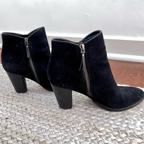 Cole Haan Hayes Ankle Boot in Black Nubuck (size 6.5). Good condition - Picture 4 of 4